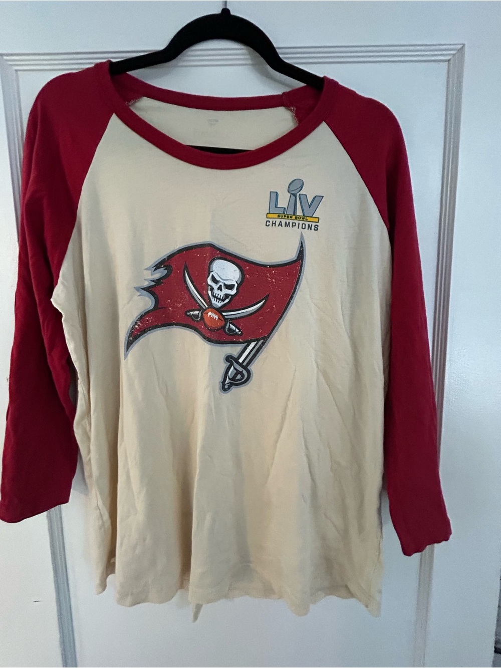 Fanatics Womens Cream & Red Raglan Tee - Super Bowl LIV Champions Tom Brady